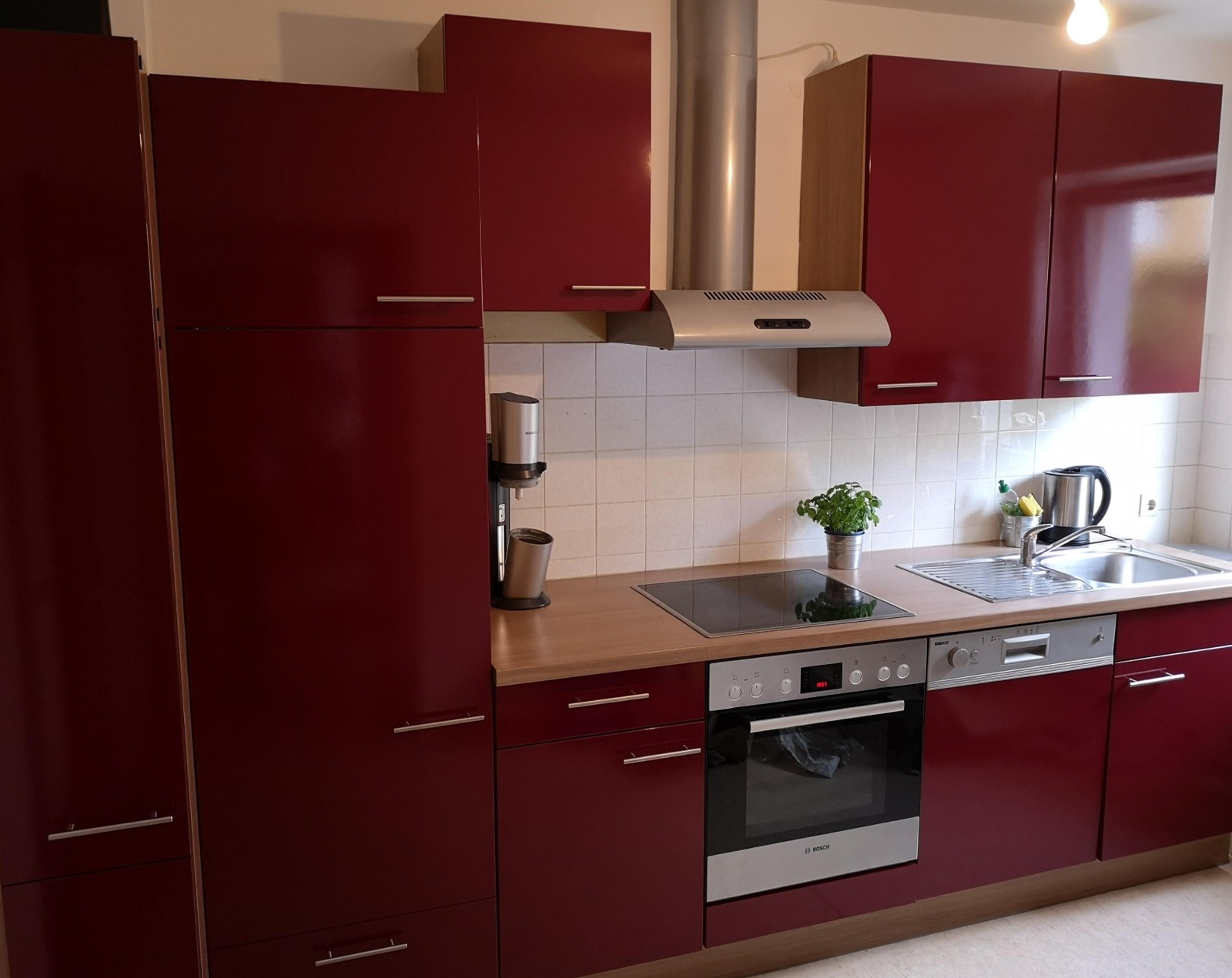 Küchenfronten in Rot foliert, Projekt von form & folie